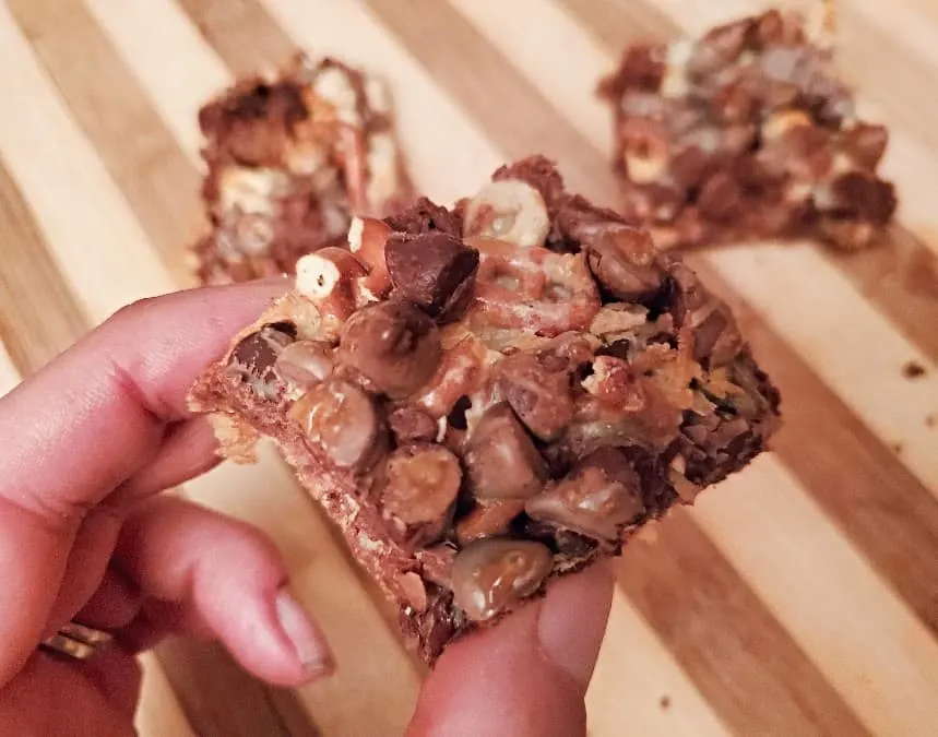 Holding a dulce de leche bar over a cutting board