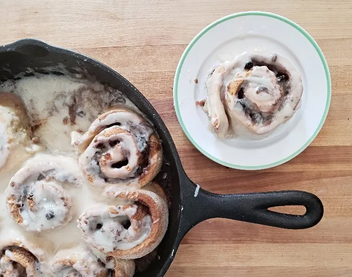 Cinnabon Cast Iron Skillet Set - Includes Cinnabon cookie mix