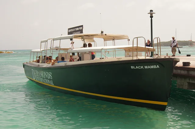 St Maarten water taxi is an easy boat