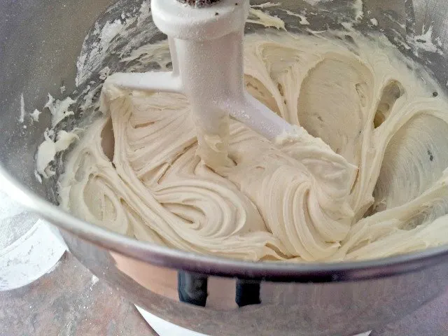 Cream cheese frosting ready to eat