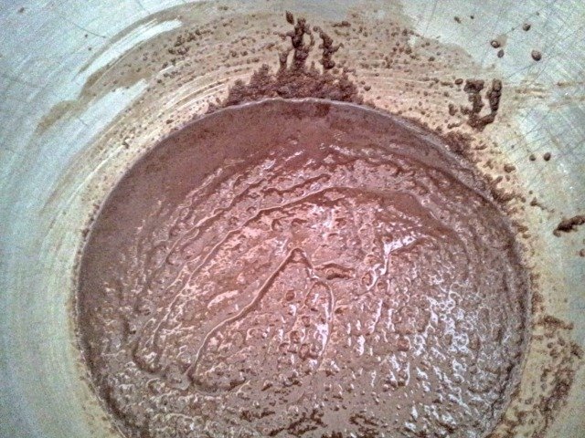 Brownie batter looks at the start like there is too much sugar, but it is supposed to look like this!