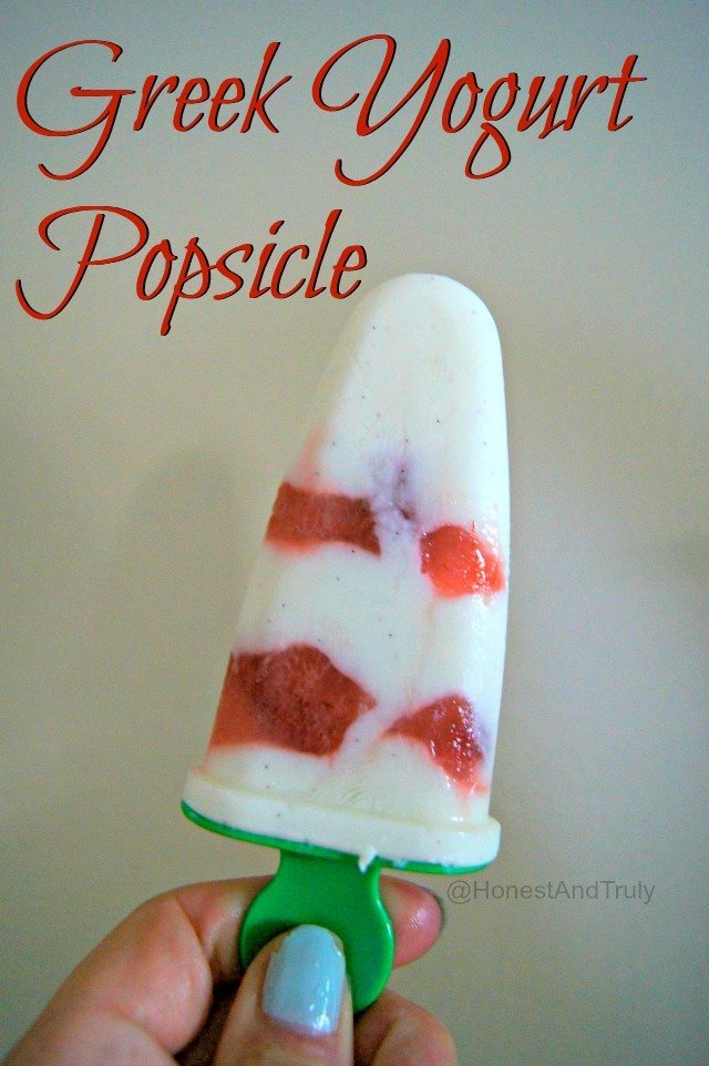 Greek Yogurt Popsicles: Don't tell anyone, but these delicious treats are actually really healthy and amazingly easy to make