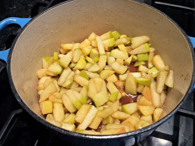 Cooking apples with cinnamon and brown sugar