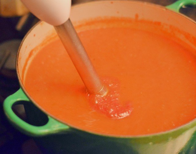 Blend tomato basil bisque
