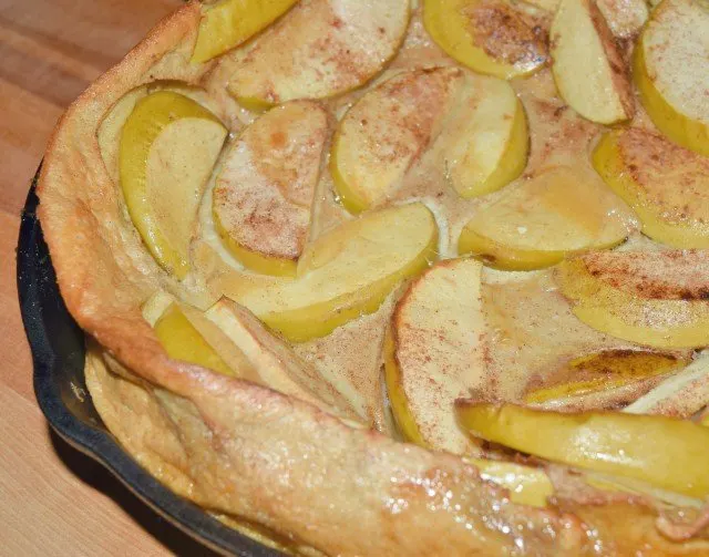 https://honestandtruly.com/wp-content/uploads/2016/06/Delicious-apple-puff-pancake-recipe.jpg.webp