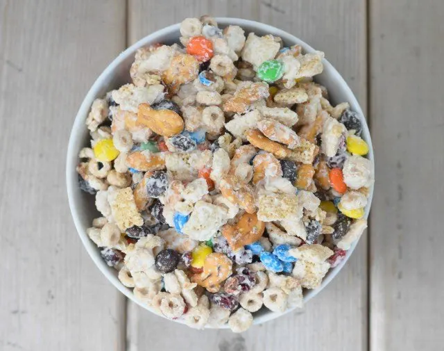 Delicious bowl of Goldfish white chocolate party mix