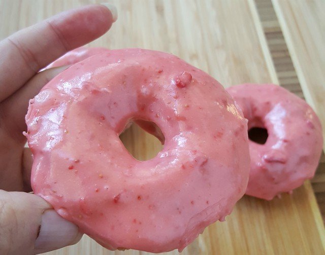 Homemade strawberry donuts recipe ready to eat