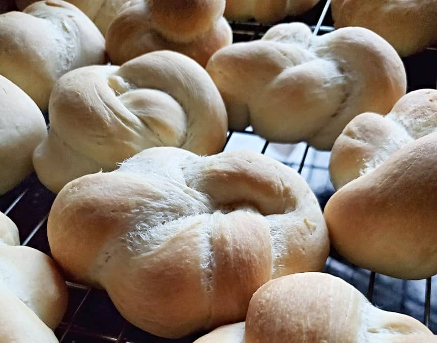 Dinner rolls cooling on a wire rack