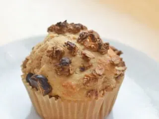 Enjoy a healthier breakfast with this homemade apple cinnamon muffin recipe