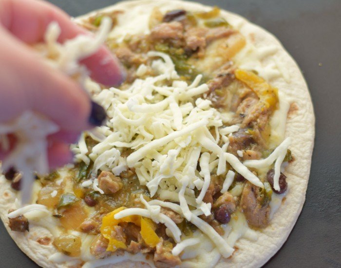 Add more cheese over carnitas