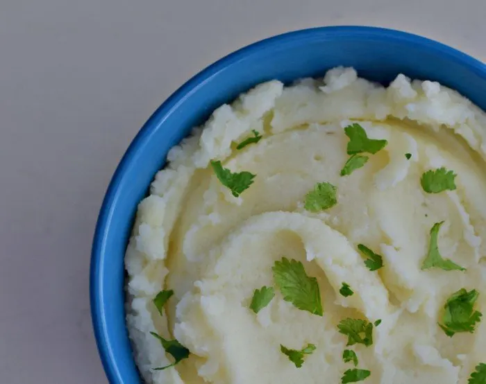 https://honestandtruly.com/wp-content/uploads/2018/02/Easy-Instant-Pot-recipe-mashed-potatoes-1.jpg.webp