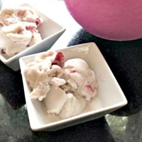 Homemade strawberry frozen yogurt