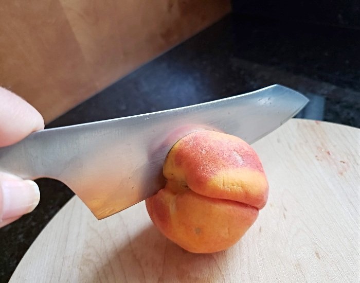 Cut peach properly