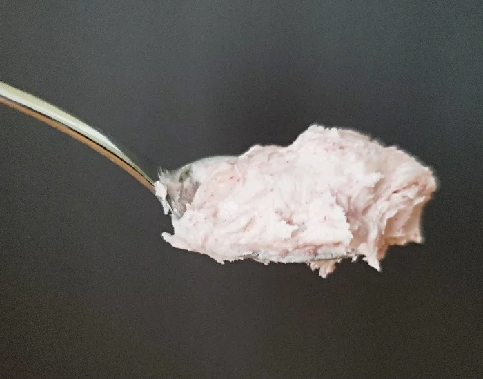 https://honestandtruly.com/wp-content/uploads/2019/10/Spoon-of-pomegranate-buttercream-frosting.jpg.webp