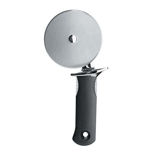 Image of a pizza cutter.