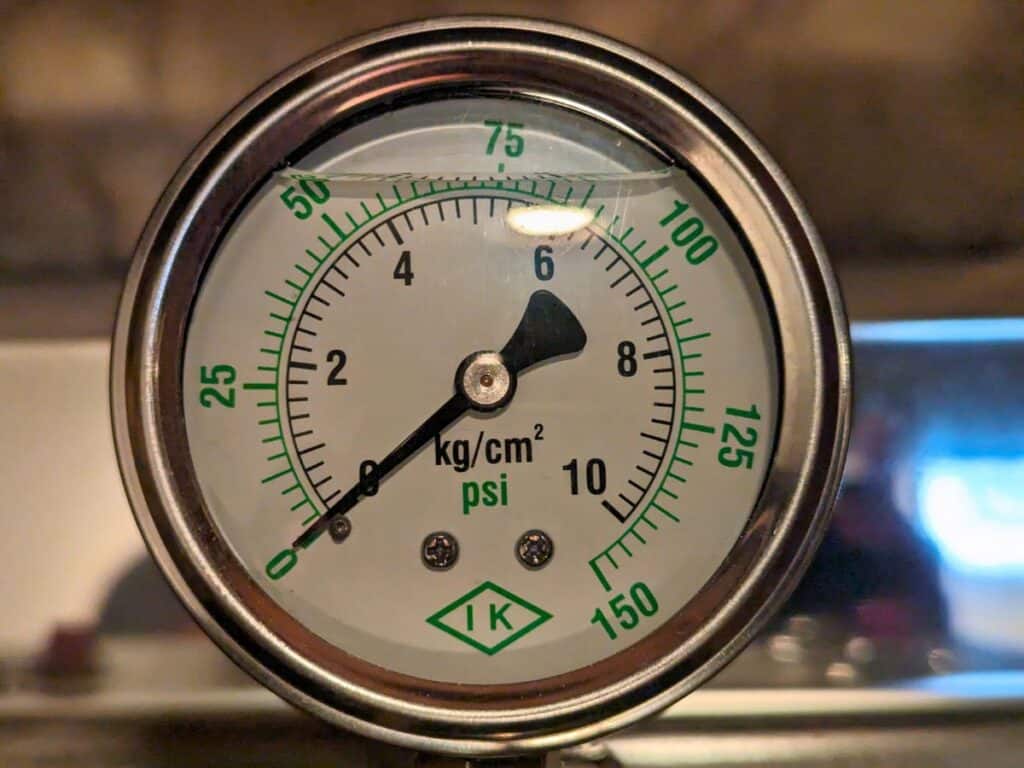 Image shows Pressure gauge showing zero psi.