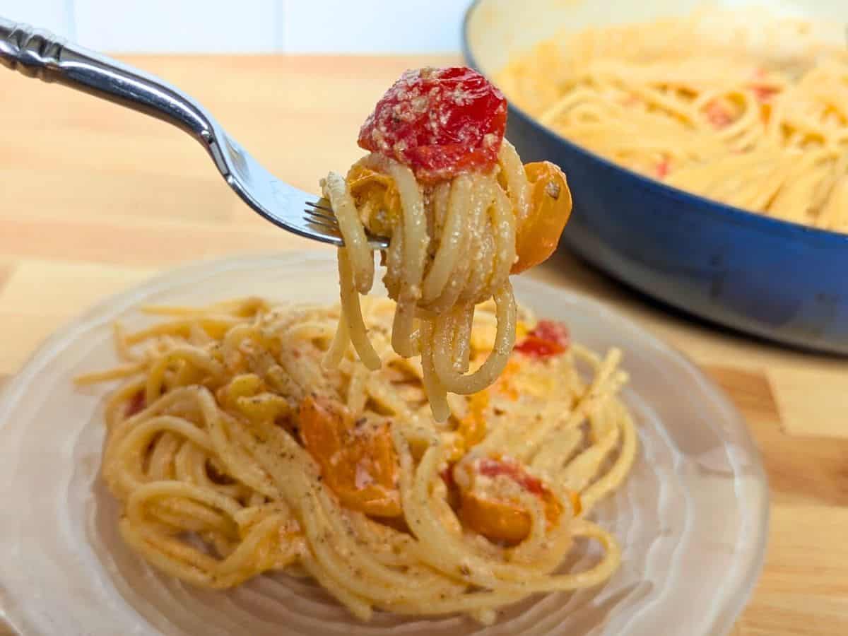 Simple Pasta with Tomatoes and Ricotta